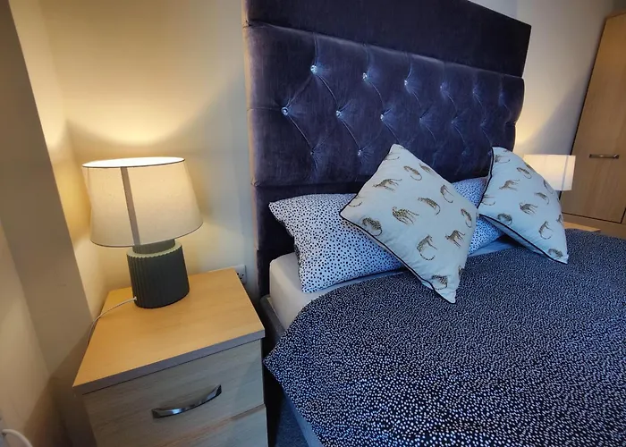 Free Private Parking - City Centre 2 Bedroom Ensuite Near Shopping & Financial Centre, Victoria Station & Ao